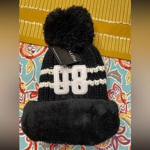 🏷️ Black and white toboggan beanie
